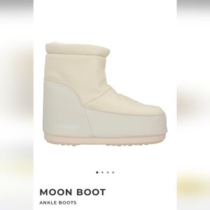 Moon Boot Women's Cream Snow Boots